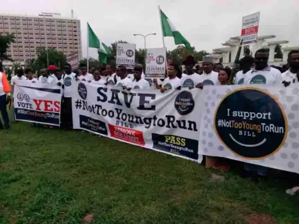 #NotTooYoungToRun Youths Shut Down Abuja To Protest Concerning Age Limit In Nigerian Politics (Photos)